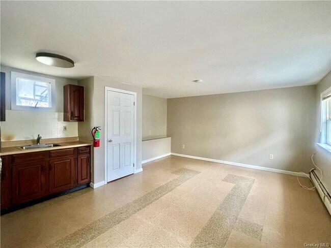 Building Photo - 58 Cottage St