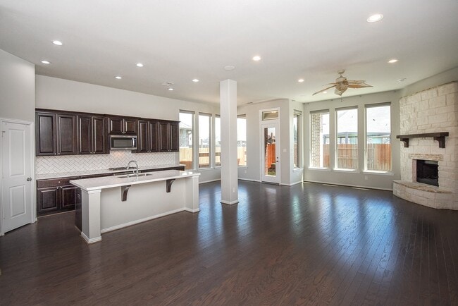 Building Photo - 2107 Blossomcrown Dr