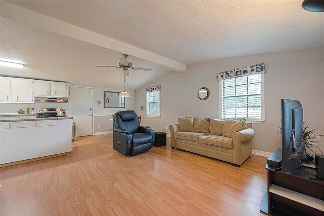 Building Photo - 2520 Richmond St