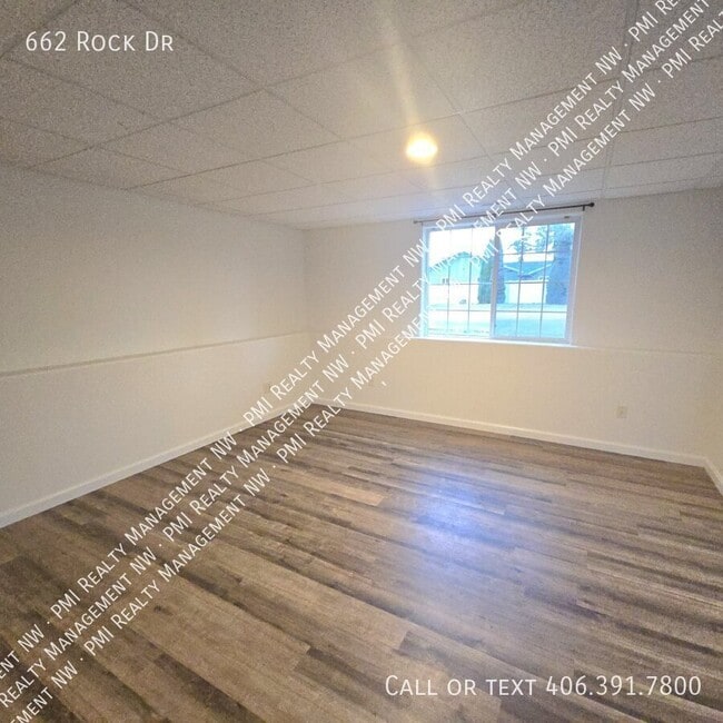 Building Photo - 662 Rock Dr