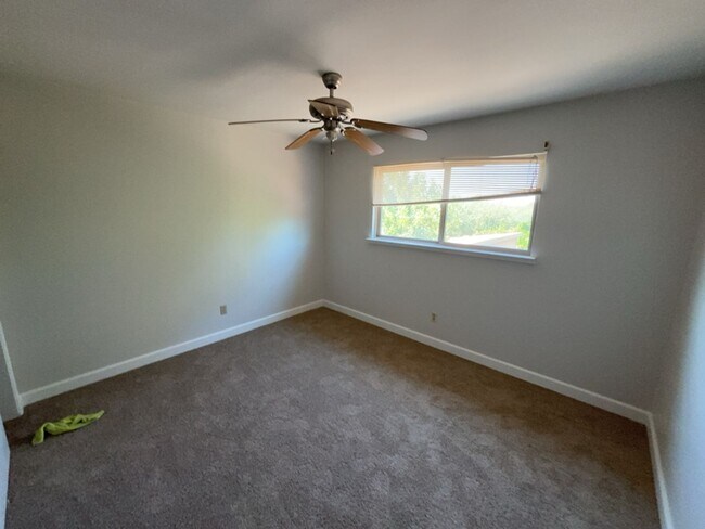 Building Photo - Beautiful West Davis home available in June