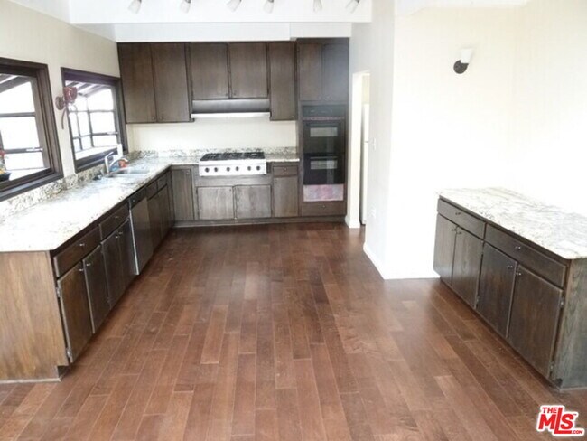 Building Photo - 3900 Pacific Ave