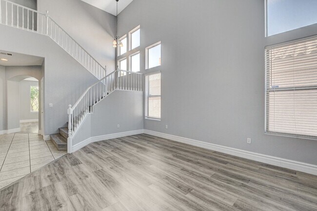 Building Photo - MASSIVE 5 BEDROOM, 2 STORY HOME IN DESIRABLE RHODES RANCH GOLF COURSE COMMUNITY!