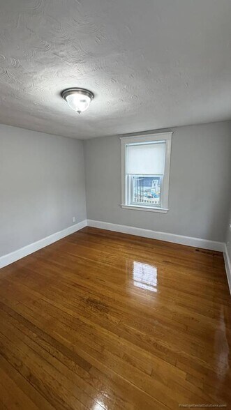 Building Photo - 30 Russell St