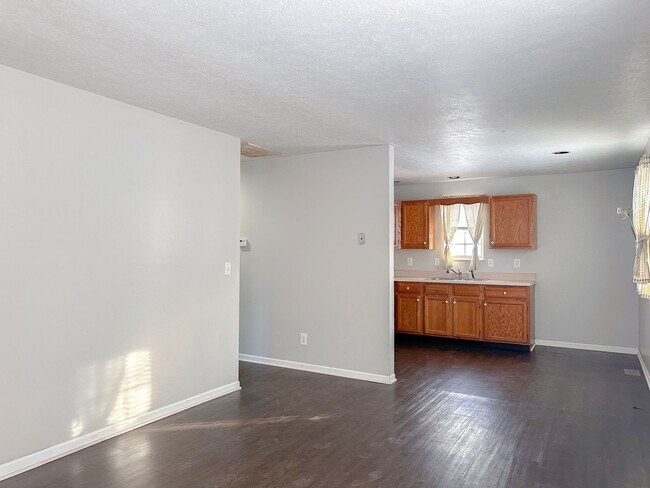 Building Photo - 1332 S Elizabeth St