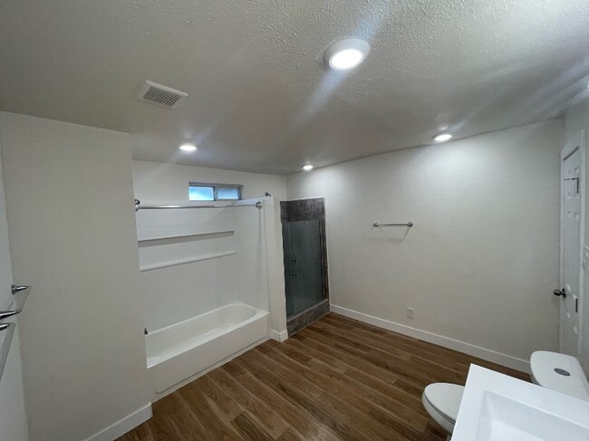 Building Photo - 542 E Barnard St