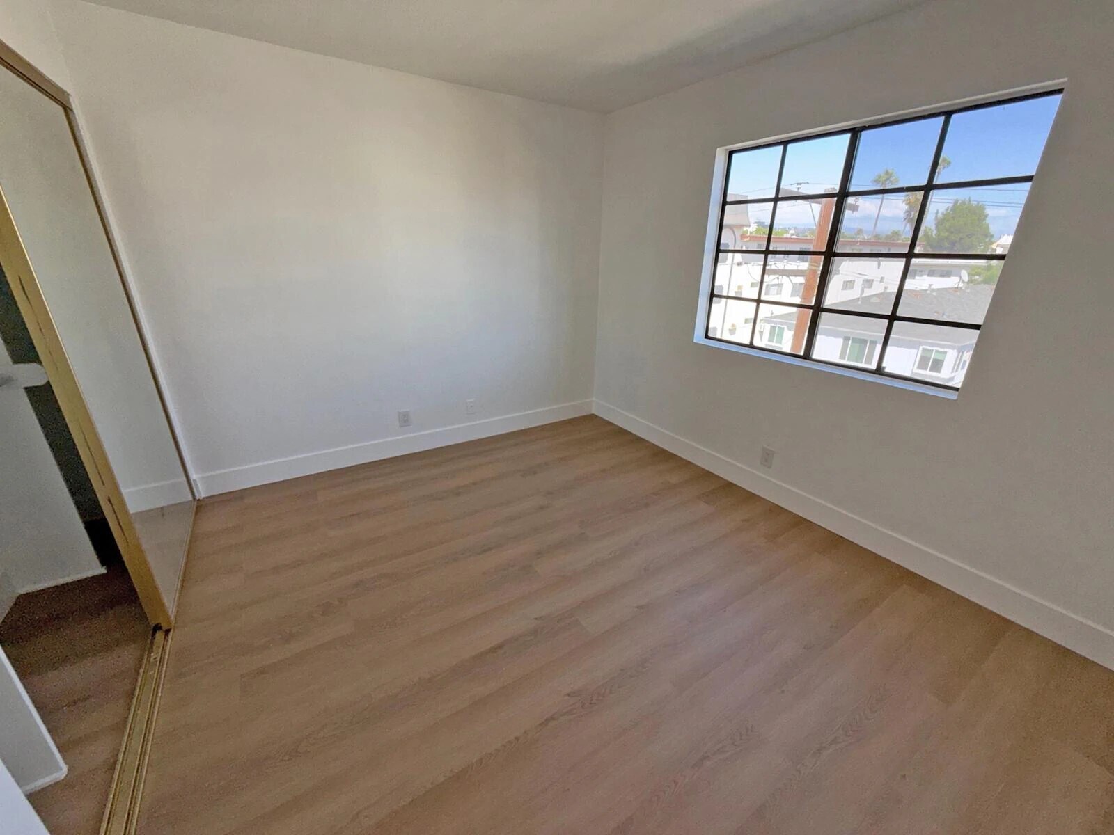 Building Photo - 1321 N Vista St