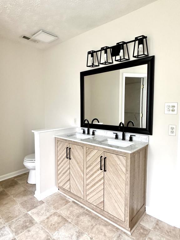 Building Photo - 2517 Forest Lodge Dr