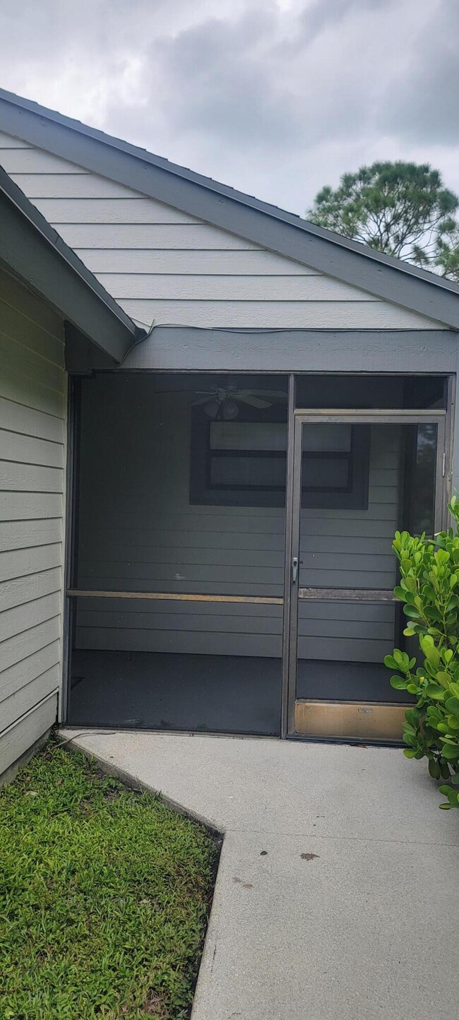 Building Photo - 2529 Bedford Mews Dr