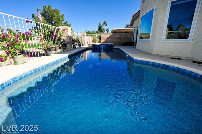 Building Photo - 7920 Ben Hogan Dr