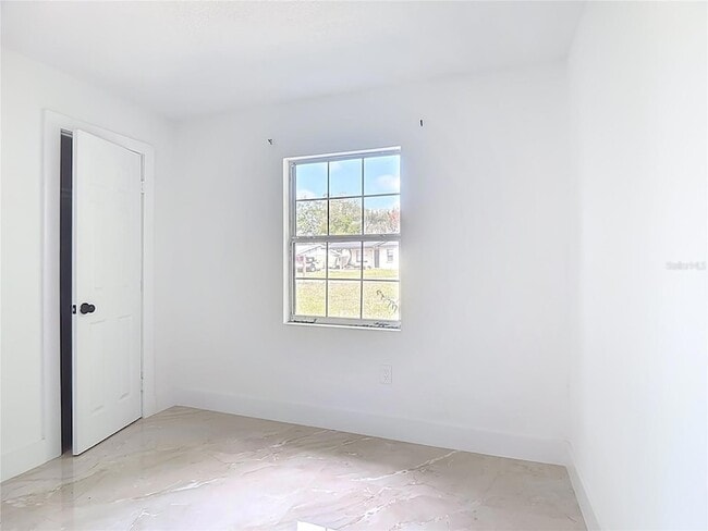 Building Photo - 201 Valencia Dr