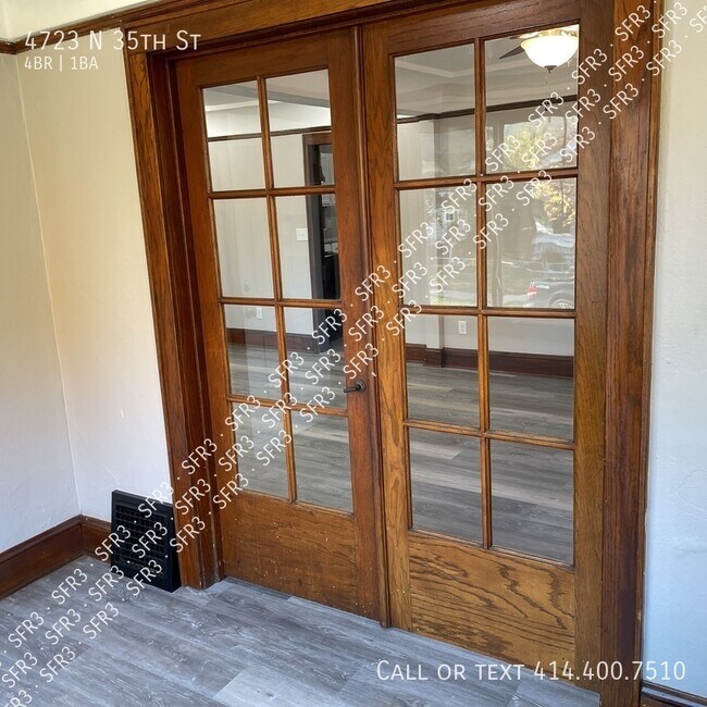 Building Photo - Must See! Updated 4 Bedroom Home in Milwau...