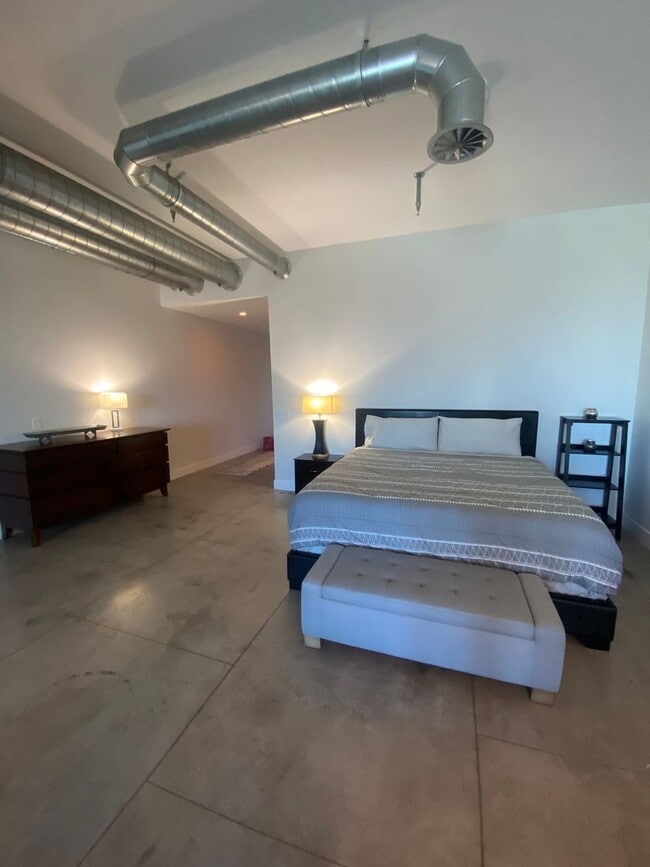 Building Photo - Stunning Fully Furnished Loft with Breatht...