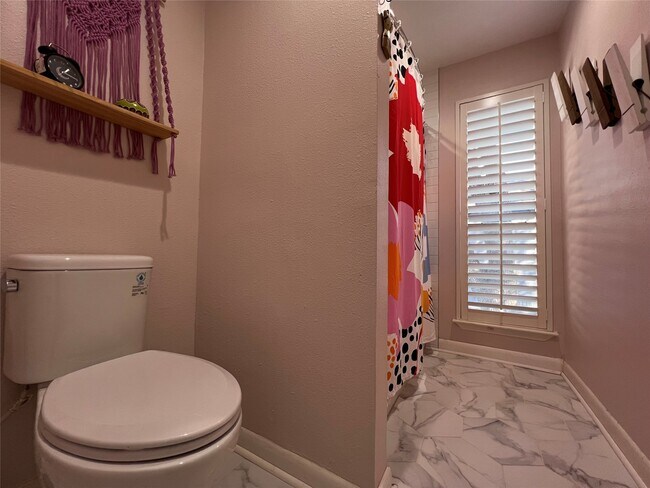 Building Photo - 2100 Commonwealth St