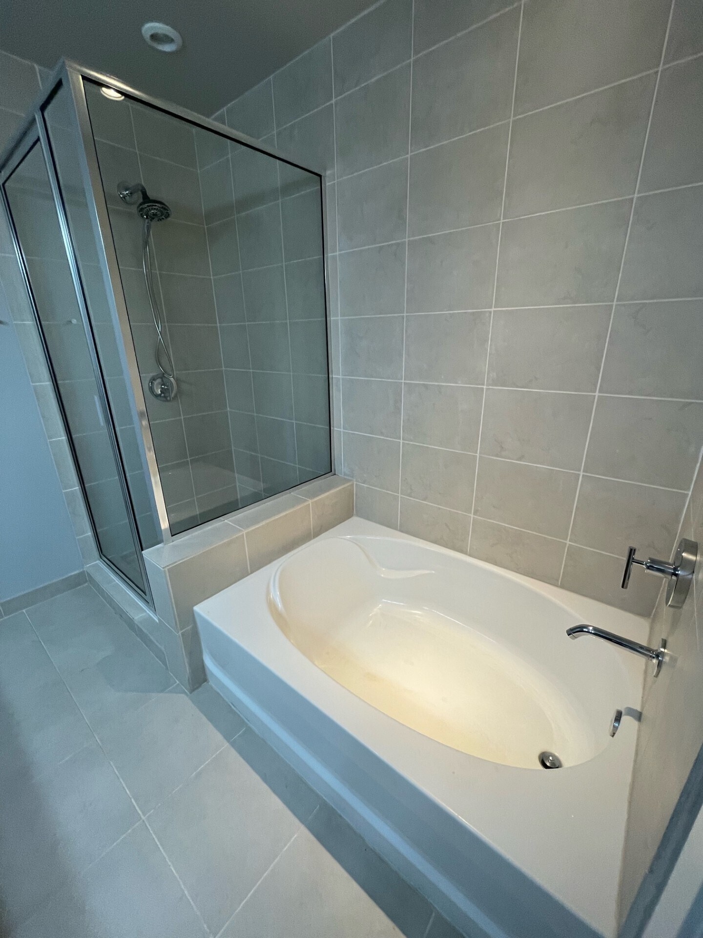 Building Photo - 400 4th Ave S