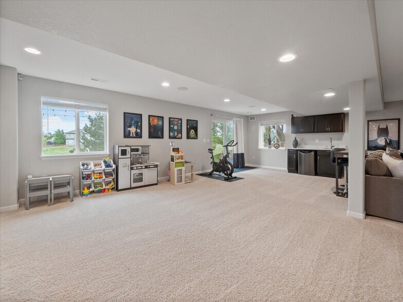 Building Photo - 1048 Orion Way