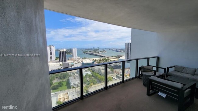 Building Photo - 1 br, 1.5 bath Condo - 1600 NE 1st Ave Apt...