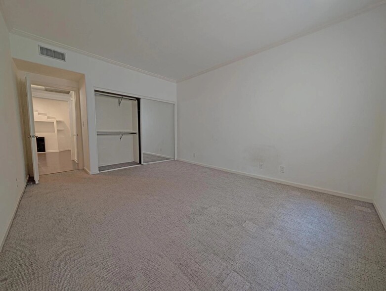 Building Photo - 912 Croft Ave