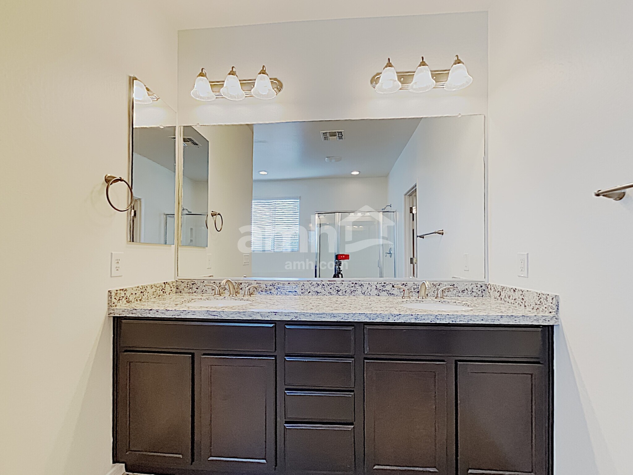 Building Photo - 2264 S Osborn Ln