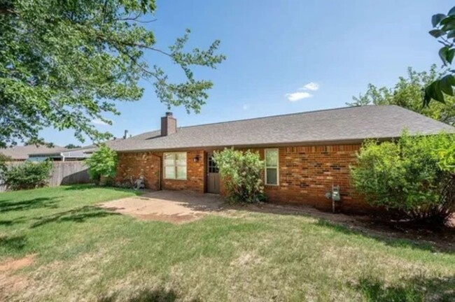 Building Photo - Updated 3 Bedroom/2 Bath Home w/Beautiful ...