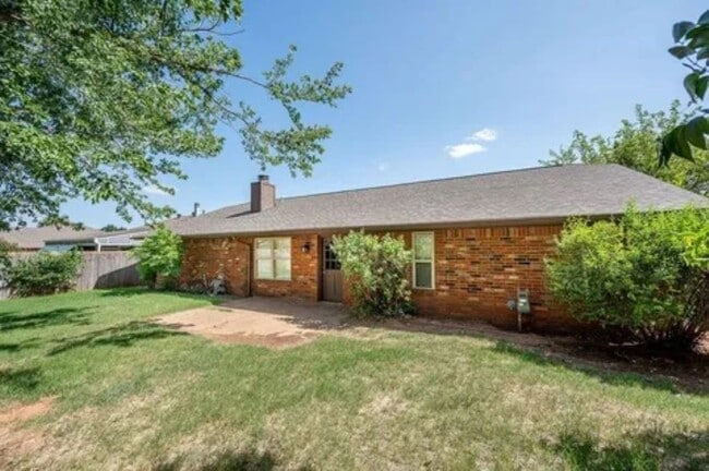 Building Photo - Updated 3 Bedroom/2 Bath Home w/Beautiful Landscaping - Edmond Schools