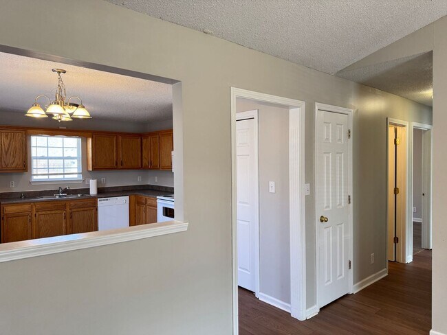 Building Photo - Lovely 3 Bedroom 2 Full Bath Home with? Large Deck & Fenced in Back?yard!