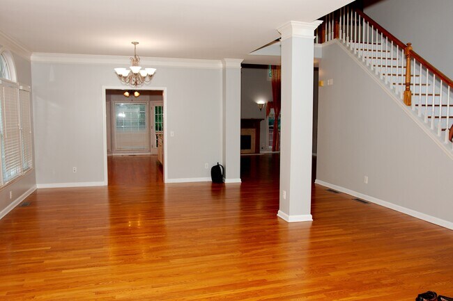 Building Photo - 2927 Arbor Creek Ln