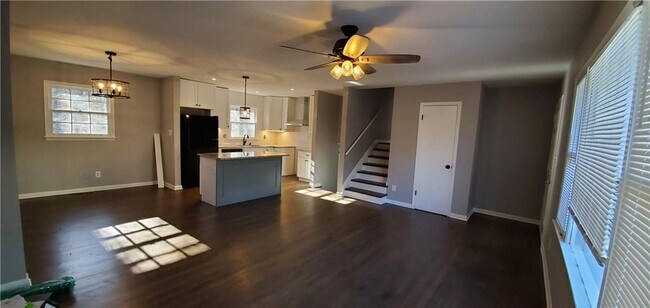 Building Photo - 2647 Hatfield Cir SE
