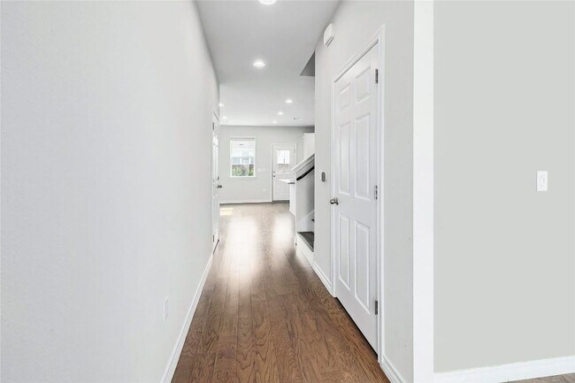 Building Photo - 15801 Crissom Ln