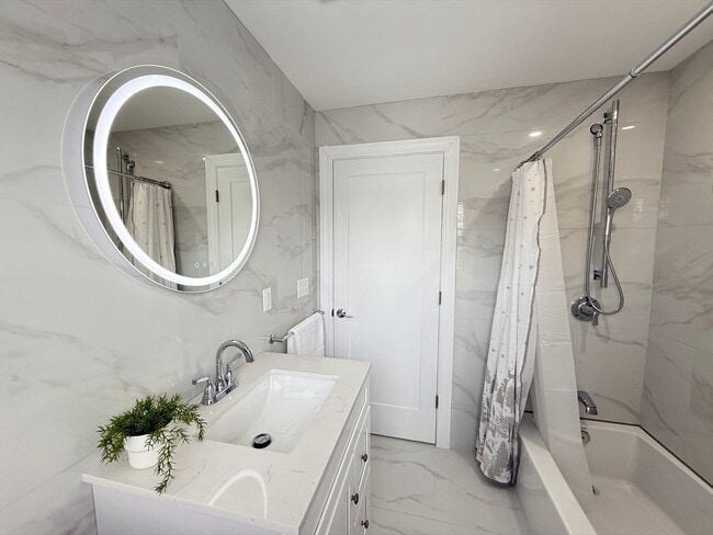 Building Photo - 4 Baldwin St