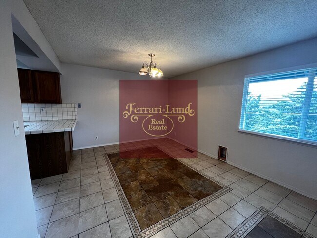 Building Photo - ?? 4 bedroom home near UNR- Kay DeAlba Property ??