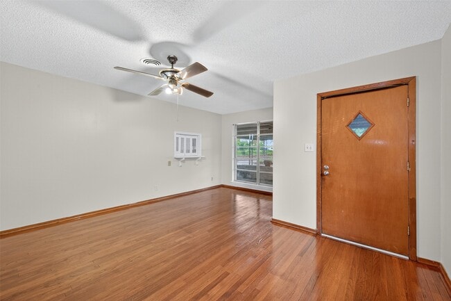 Building Photo - 3438 5th St