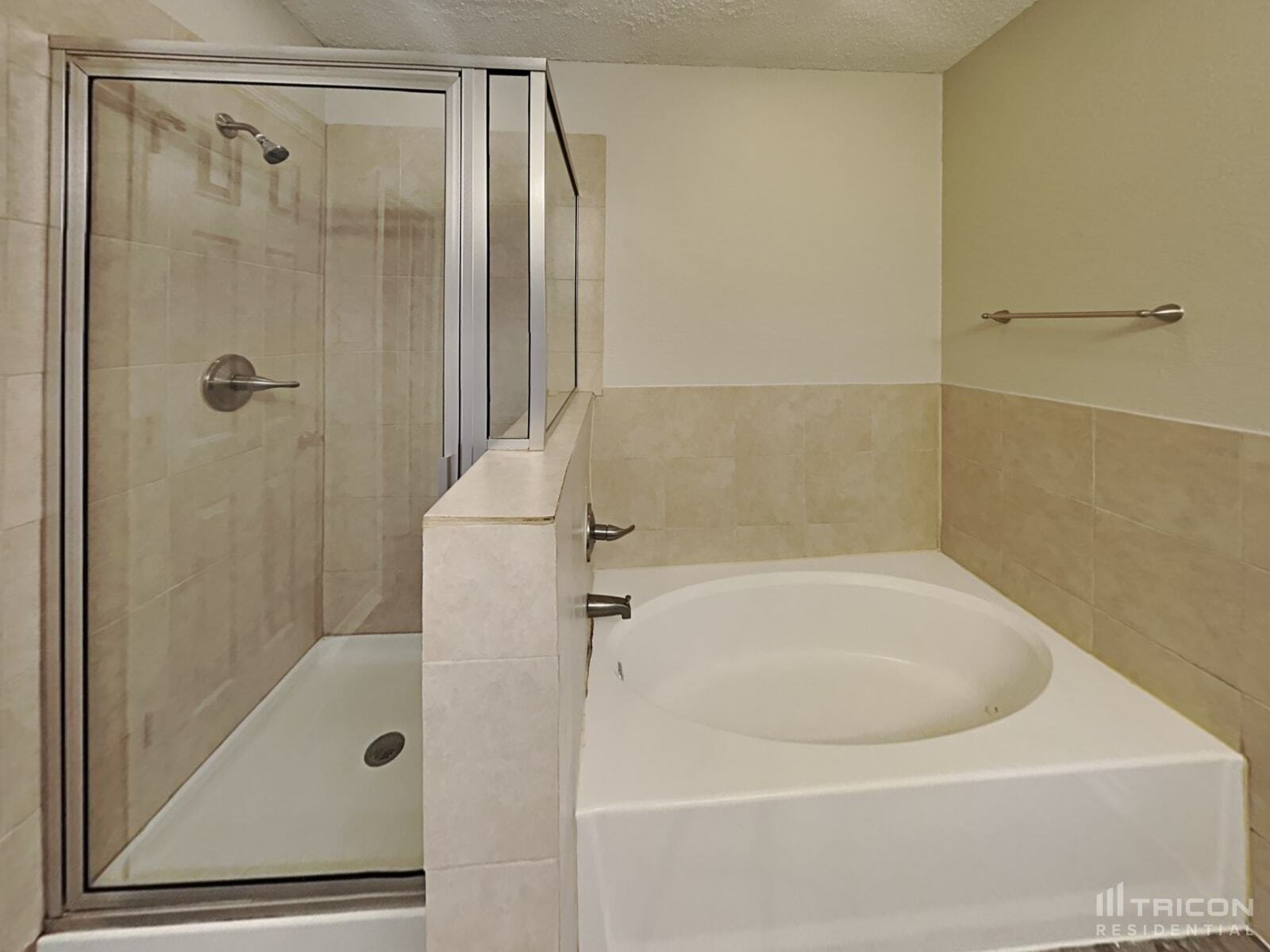 Building Photo - 653 Edgewood Dr