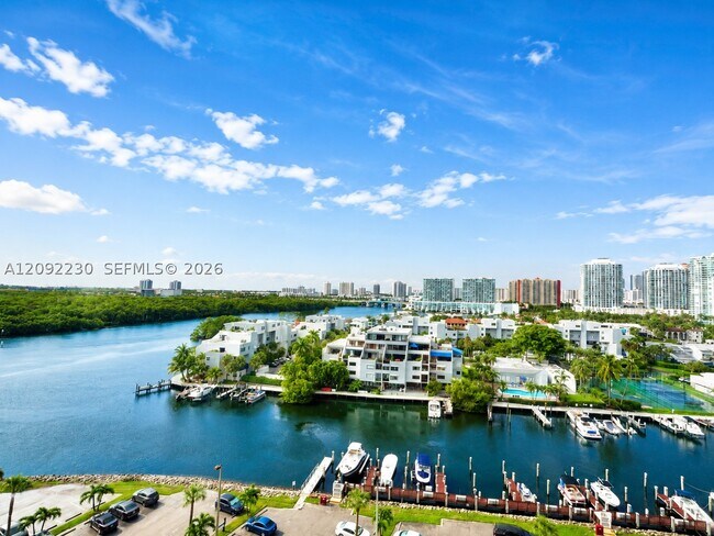 Building Photo - 400 Kings Point Dr