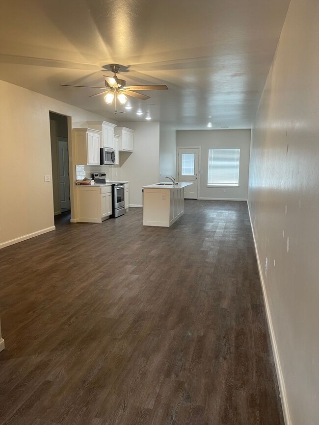 Building Photo - 3 bedroom 2 bath duplex in Newcastle