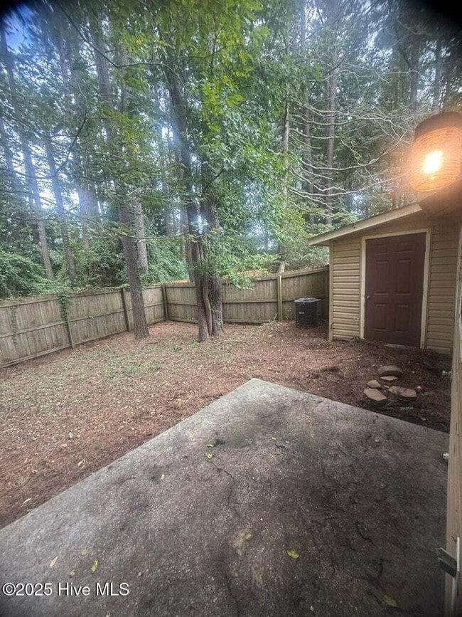 Building Photo - 137 Twinwood Dr