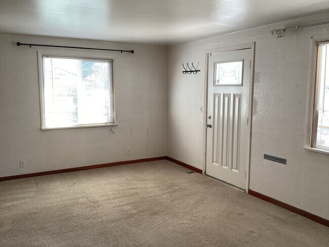 Building Photo - Charming 2BR Home with Spacious Yard, Detached Garage & Garden Oasis