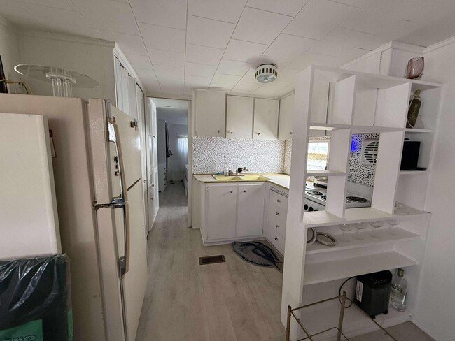 Building Photo - 21 Ruthmary Ave