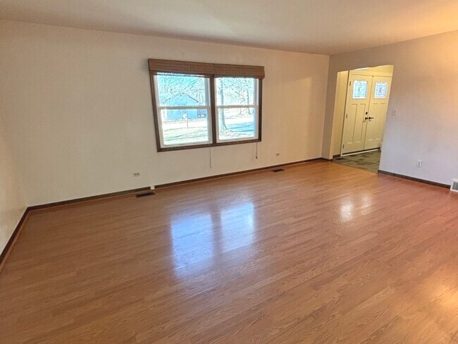 Building Photo - 4705 Elm St