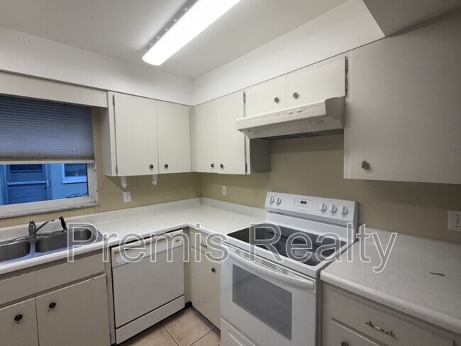 Building Photo - 1310 Amble Ln