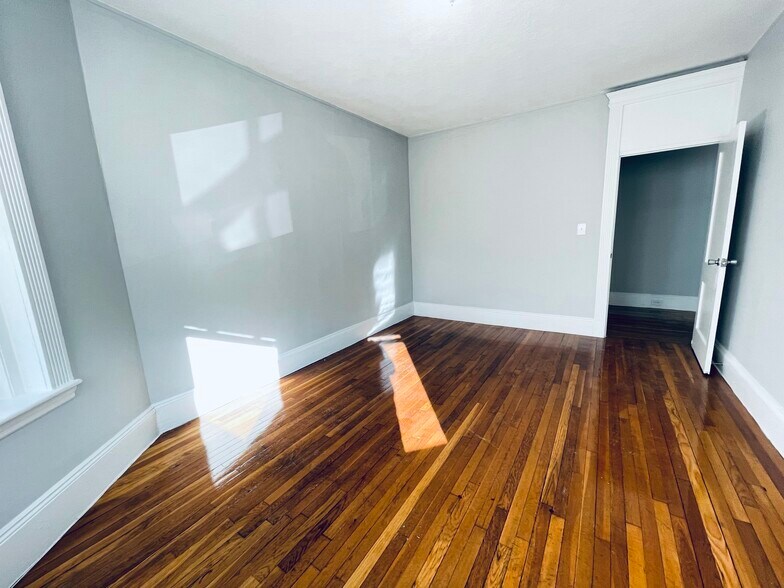 Building Photo - 75 Chester St