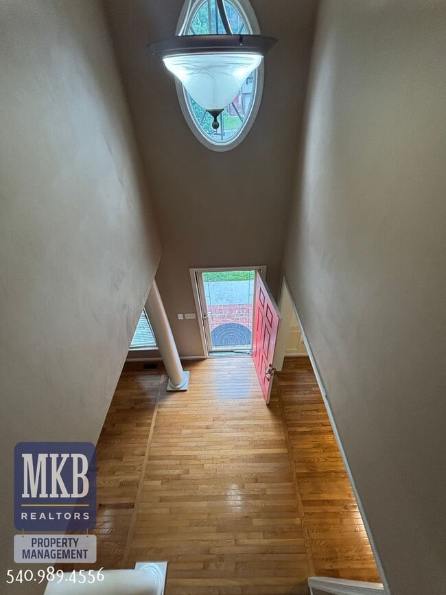 Building Photo - 6423 Westshire Ct