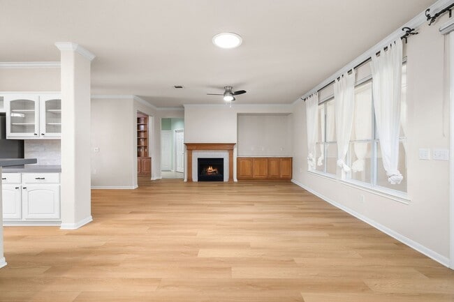 Building Photo - 104 Bronco Cir