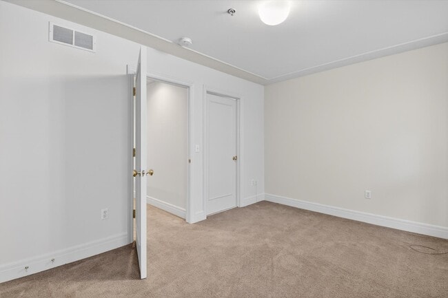 Building Photo - 417 S Ashley St