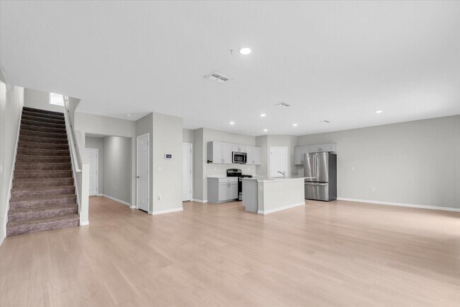 Building Photo - Modern 4-Bedroom Parrish Home with Bonus Loft & Open Living Space