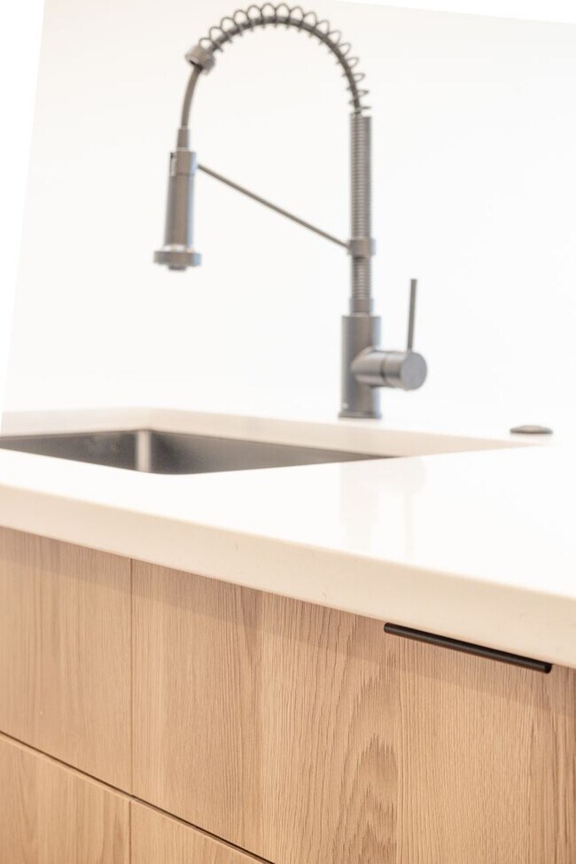 Building Photo - 2841 W Diamond St