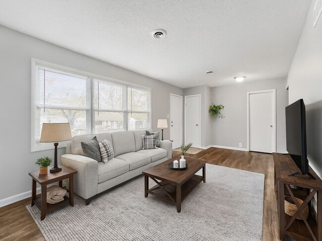 Building Photo - Spacious 4 Bed,1 Bath Home in Kansas City