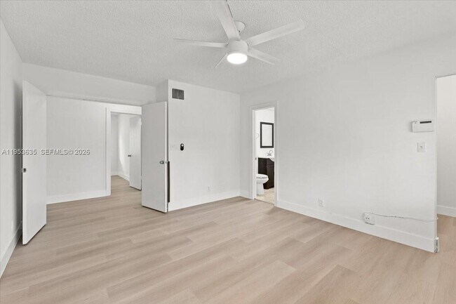 Building Photo - 181 Wimbledon Lakes Dr