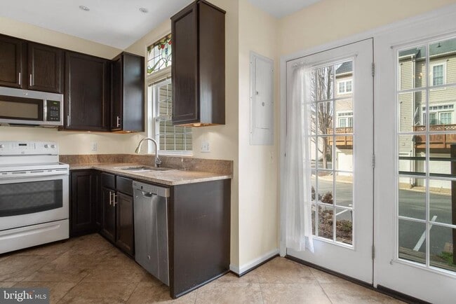 Building Photo - 4384 Sutler Hill Square