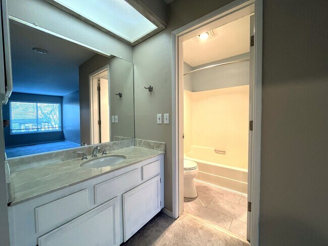 Building Photo - 2 Bed 2 Bath Corner Condo ~ Cedar Mill w/ Washer & Dryer, Parking and Pool! Convenient to Nike, S...